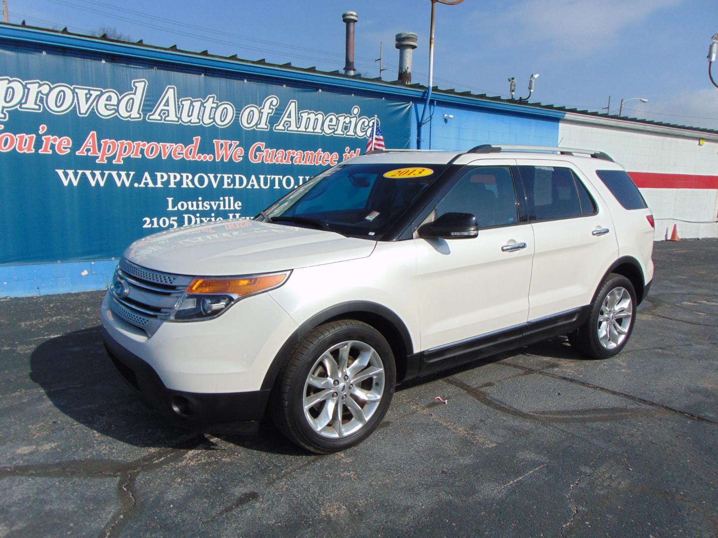 2013 White Ford Explorer (1FM5K7D8XDG) with an V6 3.5 Liter engine, Auto, 6-Spd w/SelShft transmission, located at 2105 Dixie Hwy, Louisville, KY, 40210, (502) 772-3333, 38.220932, -85.795441 - Photo#2